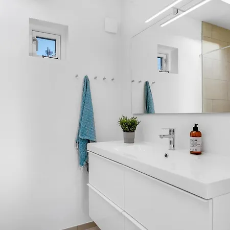 4 Bedroom Awesome In * Dronningmølle