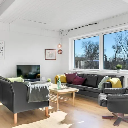 4 Bedroom Awesome In Casa de Férias *