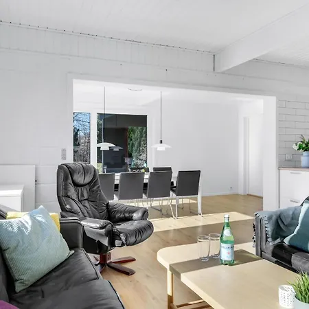 4 Bedroom Awesome In *