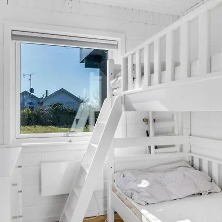 4 Bedroom Awesome In Dronningmølle