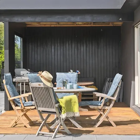 4 Bedroom Awesome In *