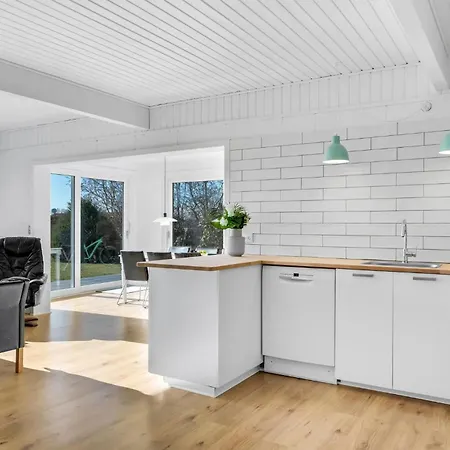 4 Bedroom Awesome In Dronningmølle