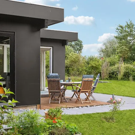 4 Bedroom Awesome In *