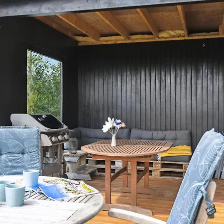 4 Bedroom Awesome In *