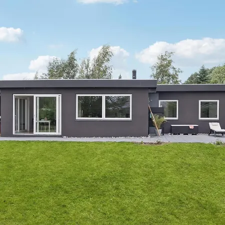 4 Bedroom Awesome In * Dronningmølle